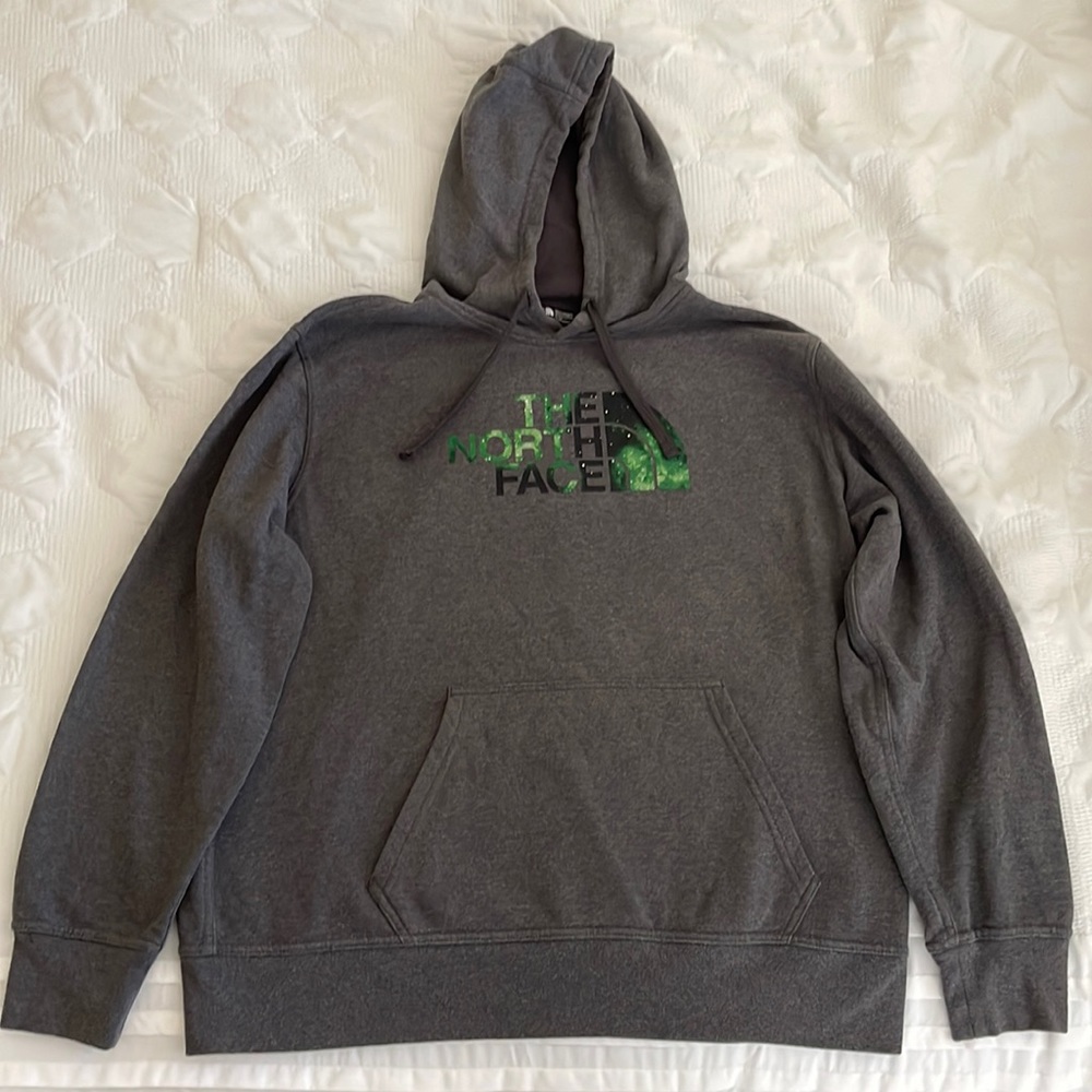 Men's XL North Face hoodie.  Very good used condition, slight pilling on back